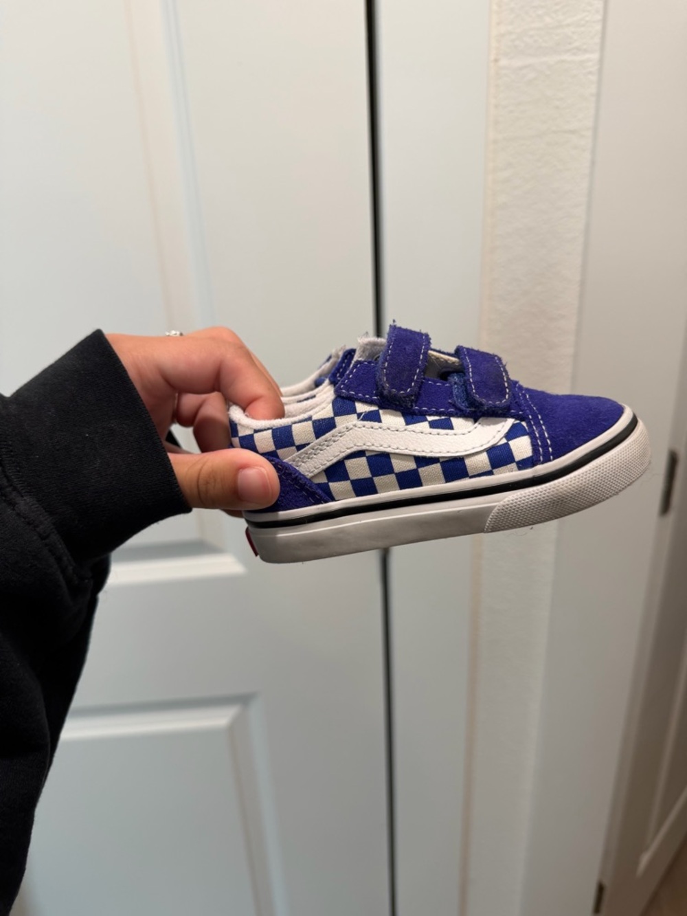 Vans Kids Checkerboard Velcro Sneakers in blue and White